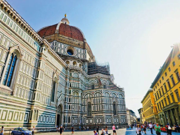 Italia, Capitales Suizas y París